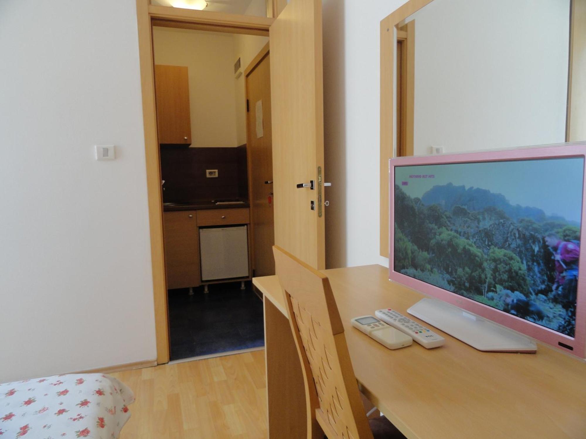 Apartments Mare Будва Екстер'єр фото